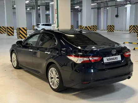 Toyota Camry 2018 года за 11 500 000 тг. в Астана – фото 9