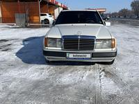 Mercedes-Benz E 220 1994 годаүшін2 200 000 тг. в Алматы