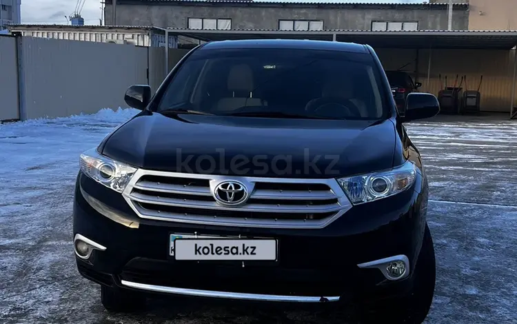 Toyota Highlander 2013 года за 9 970 000 тг. в Атырау