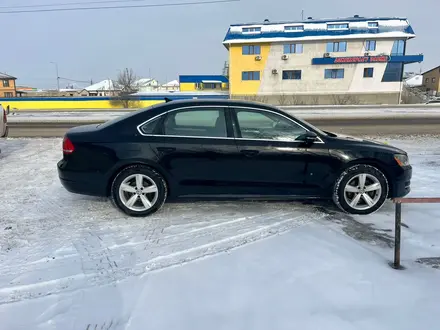Volkswagen Passat 2013 года за 3 200 000 тг. в Атырау – фото 2