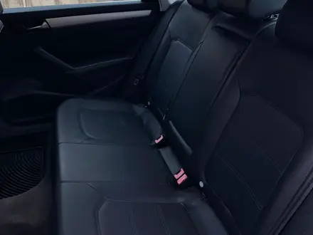 Volkswagen Passat 2013 года за 3 200 000 тг. в Атырау – фото 10