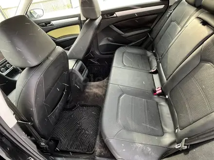 Volkswagen Passat 2013 года за 3 200 000 тг. в Атырау – фото 8