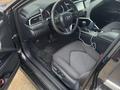 Toyota Camry 2018 года за 7 400 000 тг. в Атырау – фото 2