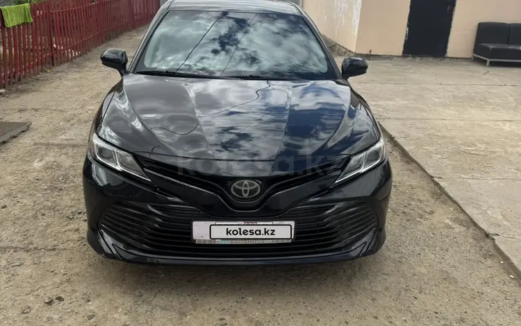 Toyota Camry 2018 года за 7 400 000 тг. в Атырау