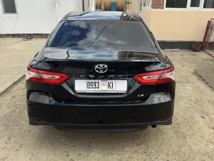 Toyota Camry 2018 года за 7 400 000 тг. в Атырау – фото 6