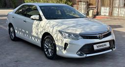 Toyota Camry 2015 года за 13 400 000 тг. в Алматы – фото 2