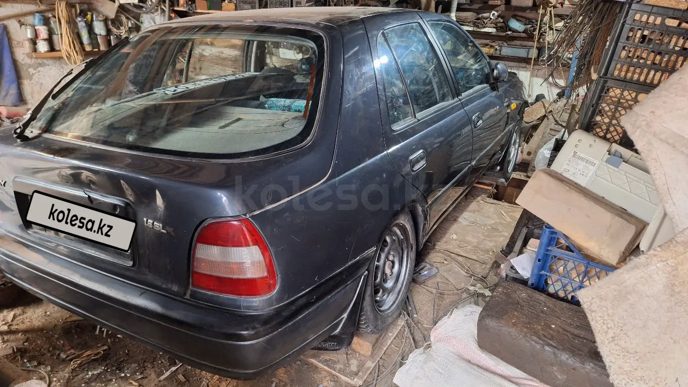 Nissan Sunny, 1993