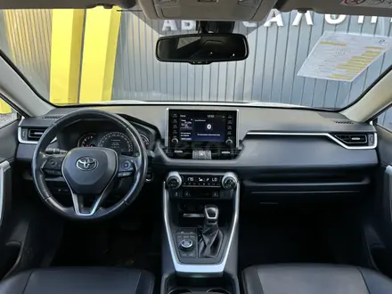 Toyota RAV4 2021 года за 15 500 000 тг. в Актобе – фото 11