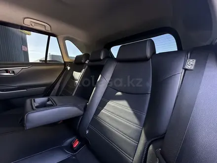 Toyota RAV4 2021 года за 15 500 000 тг. в Актобе – фото 12