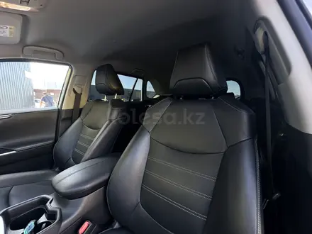 Toyota RAV4 2021 года за 15 500 000 тг. в Актобе – фото 14