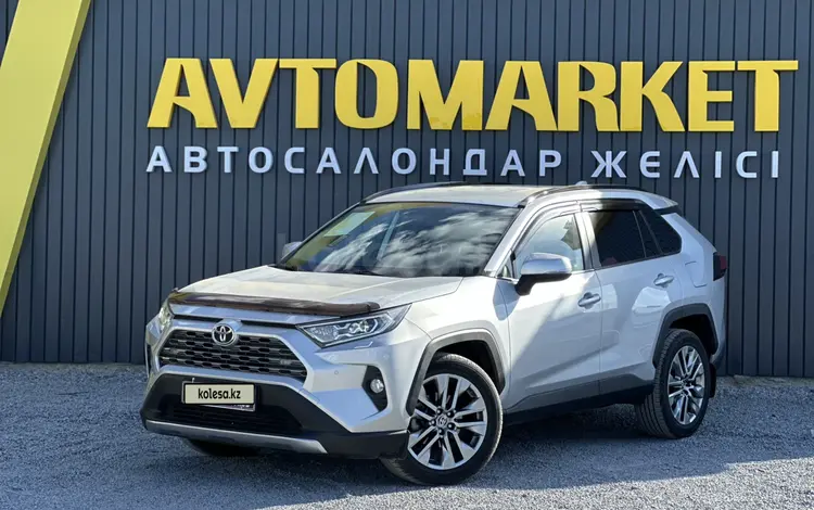 Toyota RAV4 2021 года за 15 500 000 тг. в Актобе