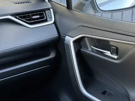 Toyota RAV4 2021 года за 15 500 000 тг. в Актобе – фото 8