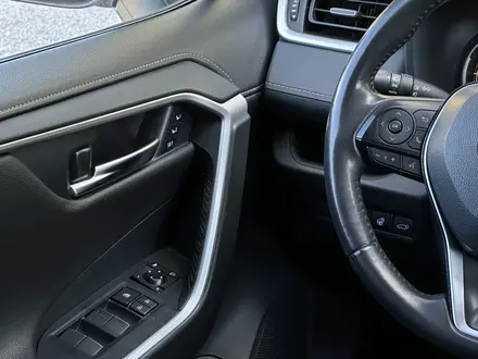 Toyota RAV4 2021 года за 15 500 000 тг. в Актобе – фото 9