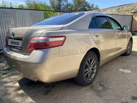 Toyota Camry 2007 года за 5 300 000 тг. в Актобе – фото 2