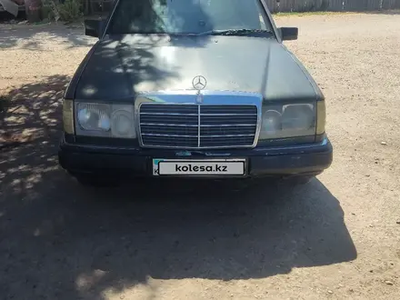 Mercedes-Benz E 230 1988 года за 850 000 тг. в Жетысай – фото 2