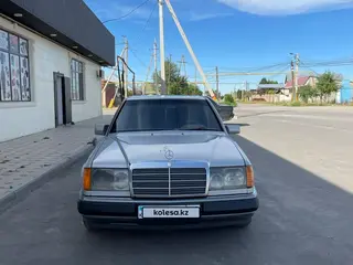 Mercedes-Benz E 230