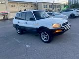 Toyota RAV4 1999 года за 3 250 000 тг. в Алматы – фото 2