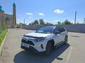 Toyota RAV4 2021 года за 17 800 000 тг. в Петропавловск