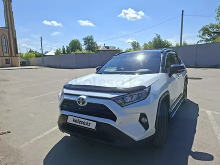 Toyota RAV4 2021 года за 17 800 000 тг. в Петропавловск – фото 2