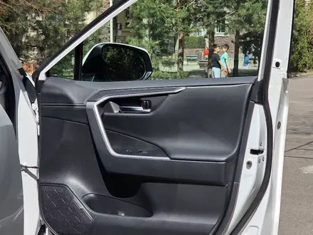 Toyota RAV4 2023 года за 18 900 000 тг. в Алматы – фото 27