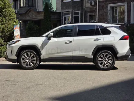 Toyota RAV4 2023 года за 18 900 000 тг. в Алматы – фото 3