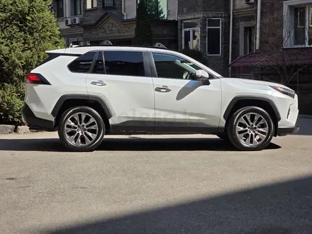 Toyota RAV4 2023 года за 18 900 000 тг. в Алматы – фото 7