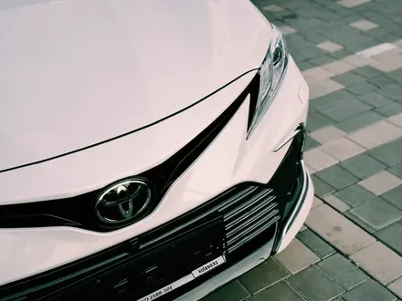 Toyota Camry 2021 года за 22 000 000 тг. в Астана – фото 2