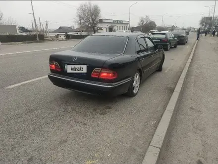 Mercedes-Benz E 320 2000 года за 5 000 000 тг. в Шолаккорган – фото 6