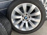 Комплект оригинальных дисков с шинами на BMW за 250 000 тг. в Алматы – фото 4