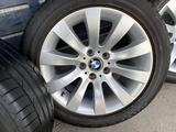 Комплект оригинальных дисков с шинами на BMW за 250 000 тг. в Алматы – фото 3