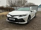 Toyota Camry 2023 годаfor15 900 000 тг. в Алматы