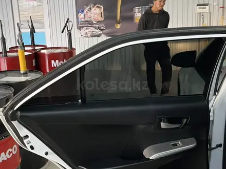 Toyota Camry 2014 года за 8 700 000 тг. в Жанаозен – фото 8