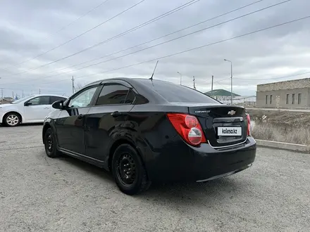 Chevrolet Aveo 2013 года за 2 700 000 тг. в Атырау – фото 4