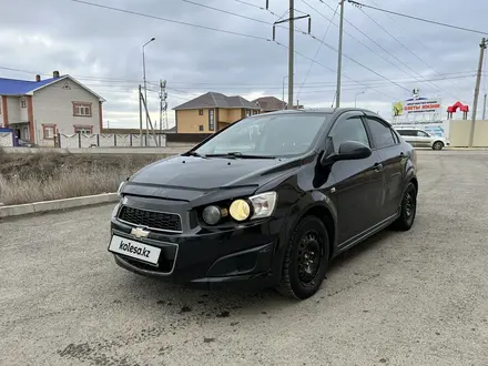 Chevrolet Aveo 2013 года за 2 700 000 тг. в Атырау – фото 2