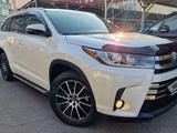 Toyota Highlander 2019 года за 23 700 000 тг. в Алматы – фото 2