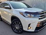 Toyota Highlander 2019 года за 23 700 000 тг. в Алматы – фото 4