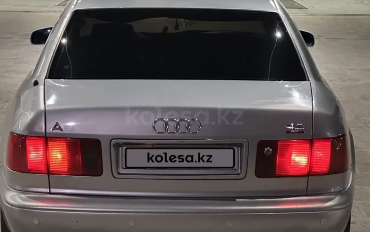 Audi A8 1998 годаfor2 300 000 тг. в Жанаозен