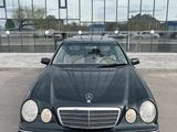 Mercedes-Benz E 320 2001 годаfor4 000 000 тг. в Астана