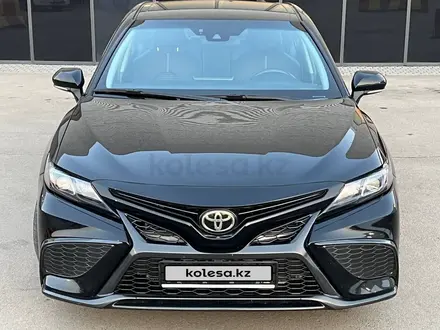 Toyota Camry 2022 года за 15 900 000 тг. в Алматы – фото 22