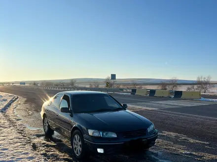 Toyota Camry 1998 года за 3 500 000 тг. в Талдыкорган – фото 2