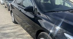 Toyota Camry 2015 года за 6 000 000 тг. в Атырау – фото 3