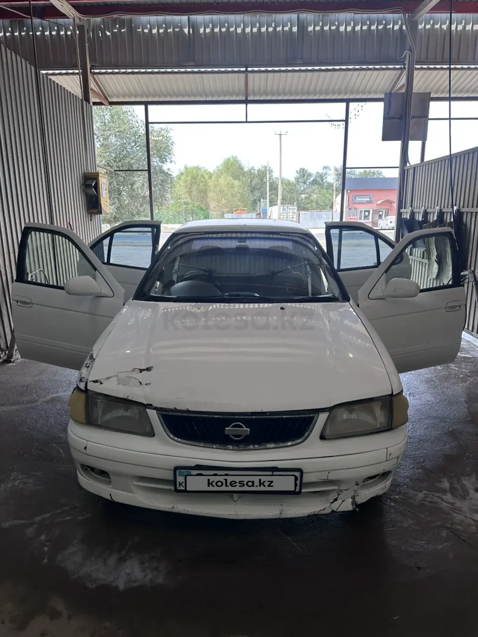 Nissan Sunny, 1999