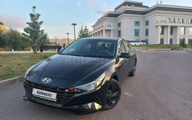 Hyundai Elantra 2023 годаfor11 500 000 тг. в Астана