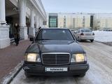 Mercedes-Benz E 220 1993 года за 2 050 000 тг. в Астана – фото 2