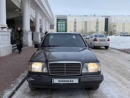 Mercedes-Benz E 220 1993 года за 2 050 000 тг. в Астана – фото 11