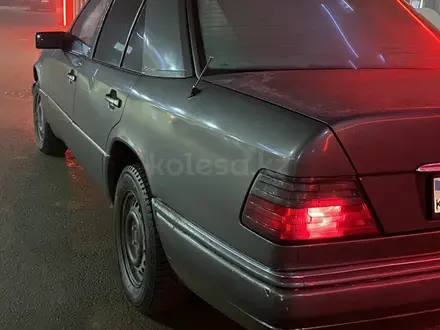 Mercedes-Benz E 220 1993 года за 2 050 000 тг. в Астана – фото 15