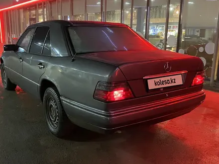 Mercedes-Benz E 220 1993 года за 2 050 000 тг. в Астана – фото 14