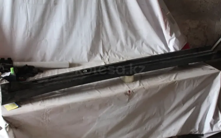 Накладка на порог правый Lexus Es 7 за 70 000 тг. в Караганда