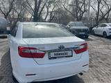 Toyota Camry 2014 года за 8 200 000 тг. в Караганда – фото 2