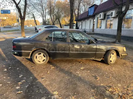 Mercedes-Benz E 260 1992 года за 1 000 000 тг. в Алматы – фото 5